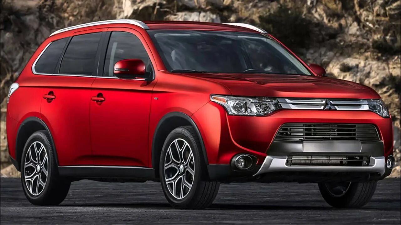 Мицубиси аутлендер 2015 год. Митсубиси Аутлендер 2015. Mitsubishi Outlander 2015. Митсубиси Аутлендер т2015. Митсубиши Аутлендер 2015.