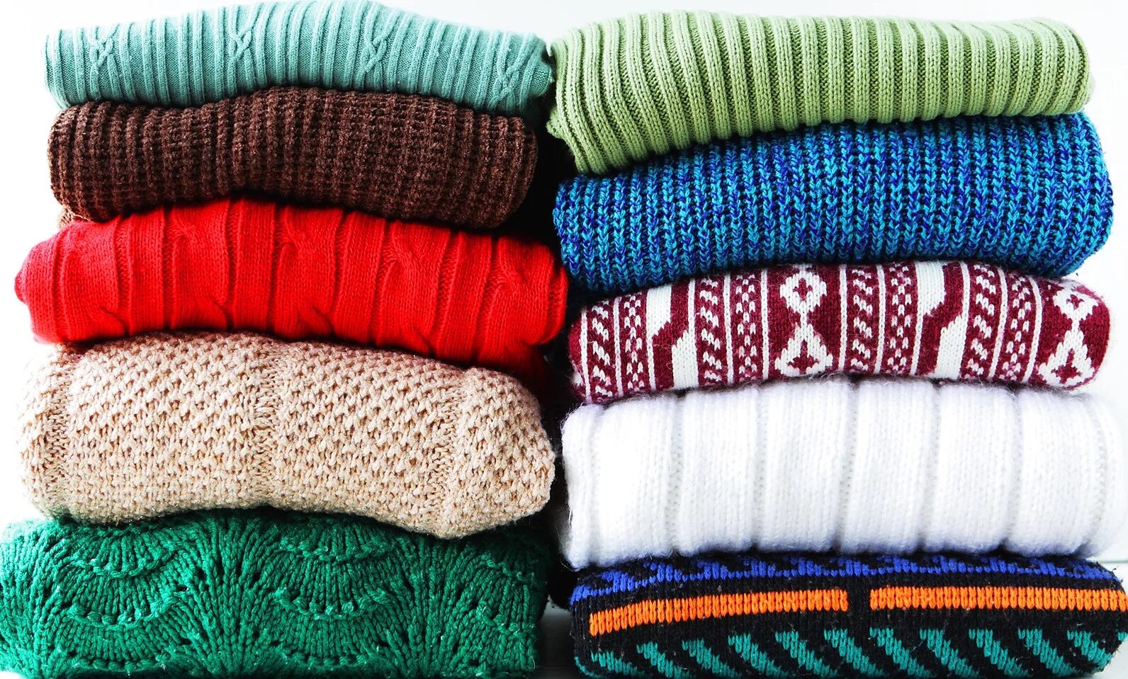 девочка в зимней одежде. девушка в зимнем комбинезоне. детская верхняя одежда реклама. зимняя одежда для женщин. зимняя одежда.