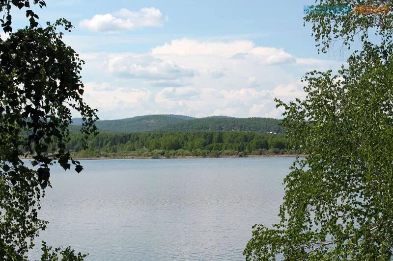 Озеры купаться. Озеро зеркальное Назаровский район. Маслеево озеро Красноярский край. Озеро Маслеево Дзержинский район. Озеро Улюколь Дзержинский район.