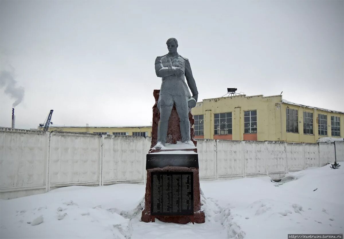 Доска агрыз пурга. Памятник Ометова Агрыз. Памятник Ленина Агрыз. Памятники города Агрыз. Агрыз достопримечательности.