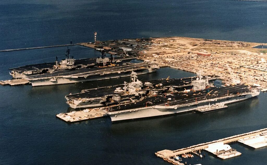 Подбили американский авианосец дуайт эйзенхауэр. Uss john f. kennedy (cvn-79). авианосец америка cv-66. норфолк (военно-морская база). uss nimitz cvn-68.
