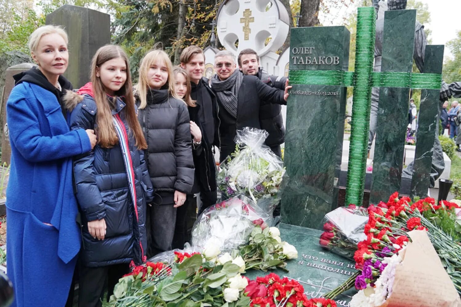 Дочь табакова и зудиной фото сейчас. Памятник Олегу Табакову на Новодевичьем.