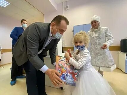 Поздравил детей в больнице