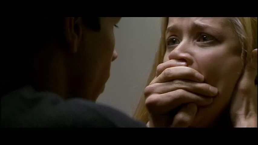 Жертва влюбляется в насильника. Кристен белл рост. Мужчина и женщина принуждение. Карательница фильм 2018 кайл кэтлетт. Кадры из фильмов.