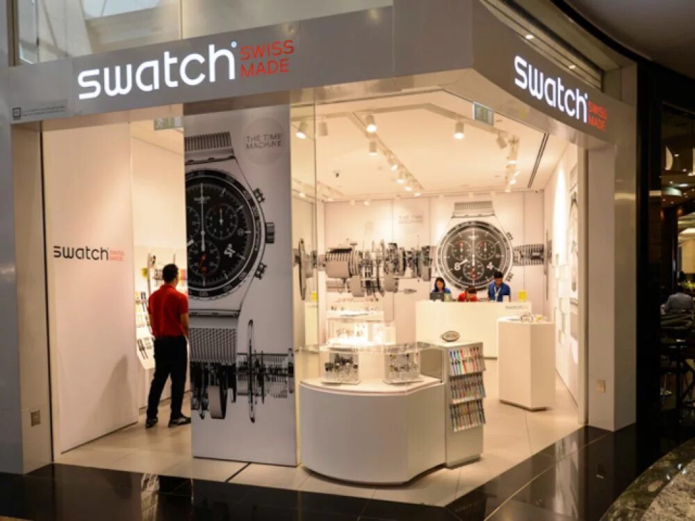 Swatch Дубай Молл. Swatch магазин. Swatch Москва сервисный центр. Стенд свотч. Магазин часов swatch