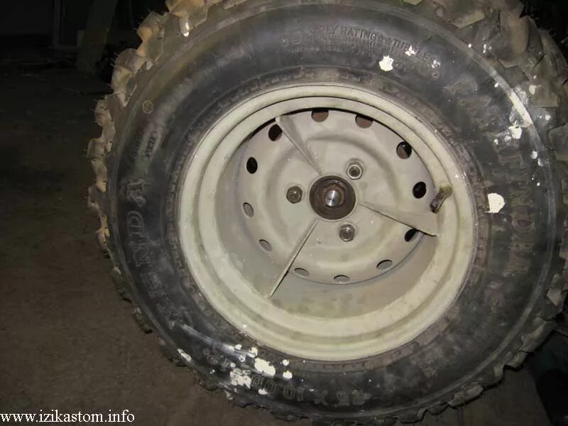 поставить на муравья колеса