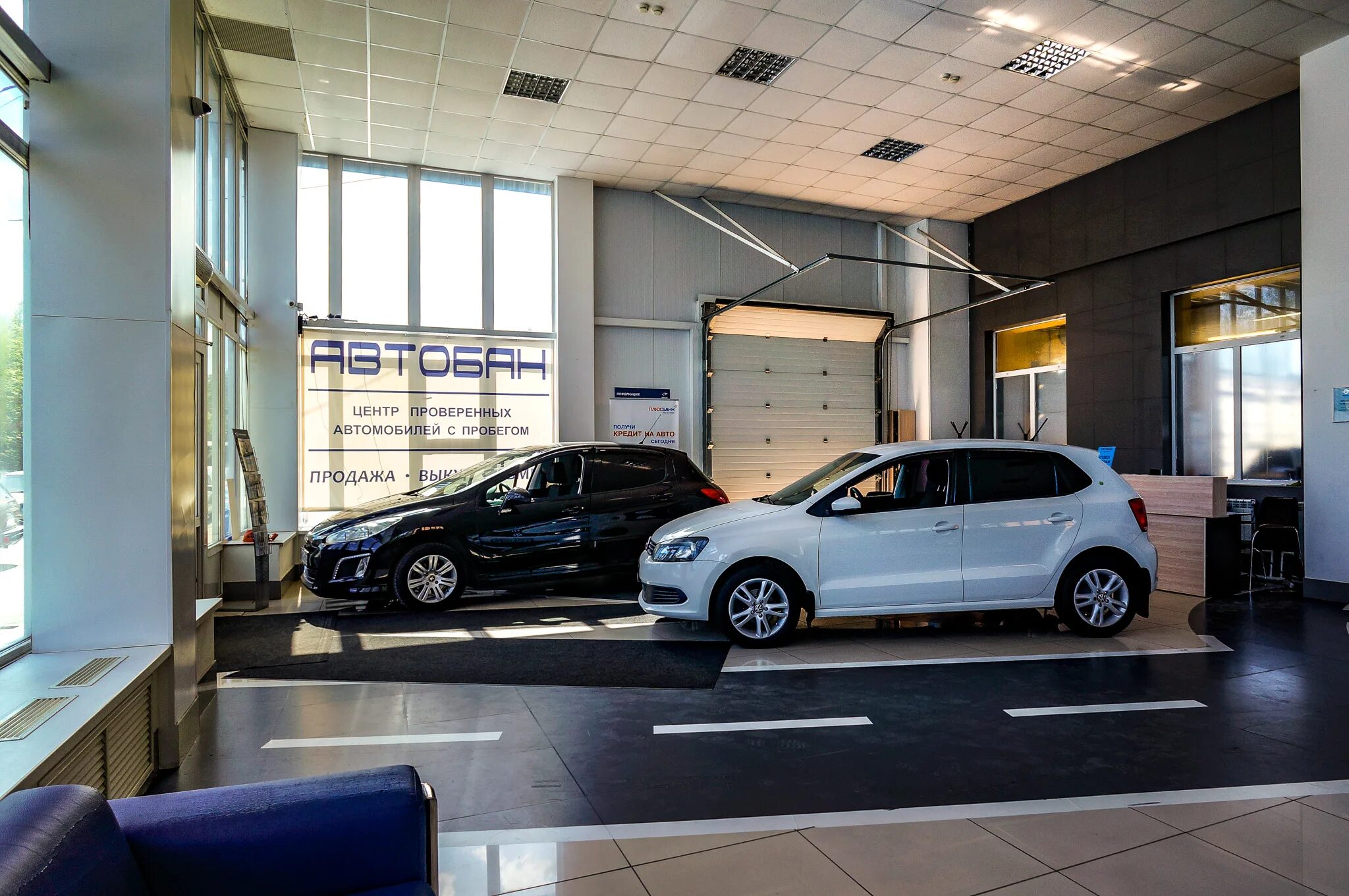 Автобан омск с пробегом. Автобан омск коммунальная улица. омск микрорайон заозёрный коммунальная улица 2 корп 1 автобан. автобан салон. автосалон автобан реж.