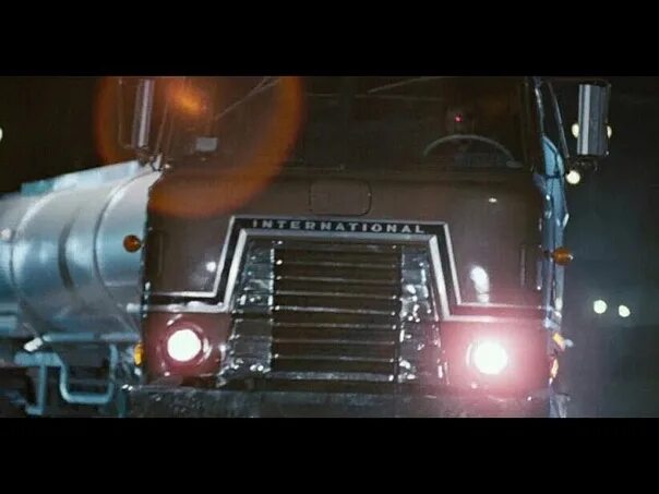 Стс терминатор. Freightliner терминатор 2. терминатор 2 погоня. грузовик из терминатора 2.