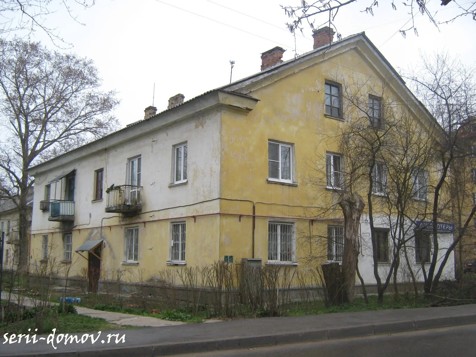 Погода в коммунаре гатчинского. Гатчина улица Школьная. Гатчина, ул. Школьная 1. Гатчина улица Школьная дом 1. Гатчина Школьная улица 7.