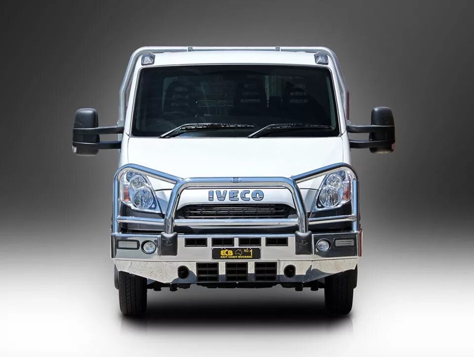 Задний бампер Iveco Daily. Ивеко Дейли 2012. Хромированные обвесы на Ивеко фургон Делли. Бампер ивеко дейли