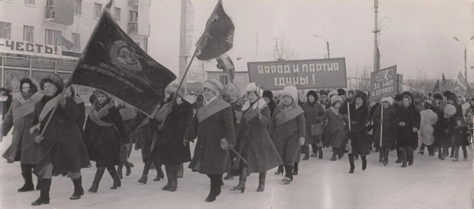 Праздник Октябрьской революции в СССР. Парад Октябрьской революции СССР. Демонстрация Большевиков 1917. 7 Ноября революция 1917. Советский союз 7 ноября