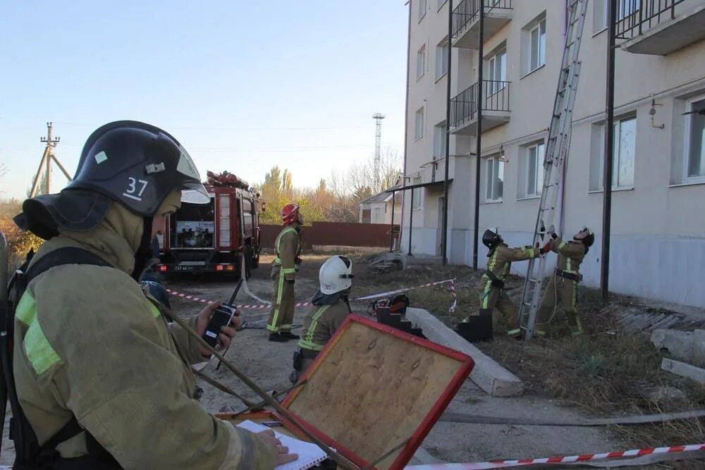 Срочные новости донецка. Взрыв бытового газа МЧС. Ликвидация последствий взрыва бытового газа. Ликвидации последствий взрывов проводят. Экстренные новости Донецка.