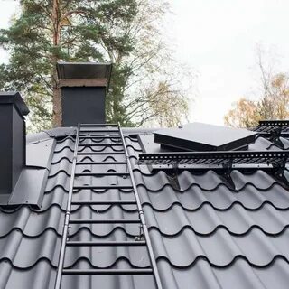 Лестница на крышу из металлочерепицы