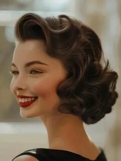 Төсекте жалаңаш қыздың суреті