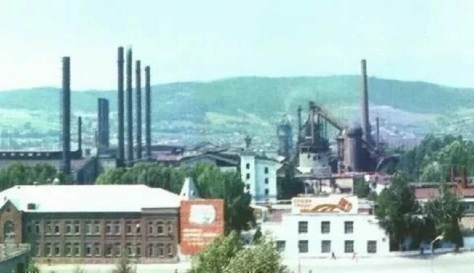 Белорецк газов. Белорецкий металлургический комбинат. белорецк металлургический завод. завод бмк белорецк. белорецкий металлургический завод доменный цех.