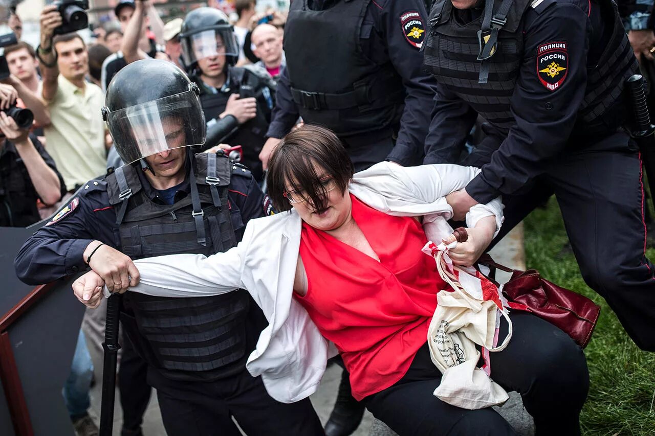 Митинг бьют. Митинг бьют