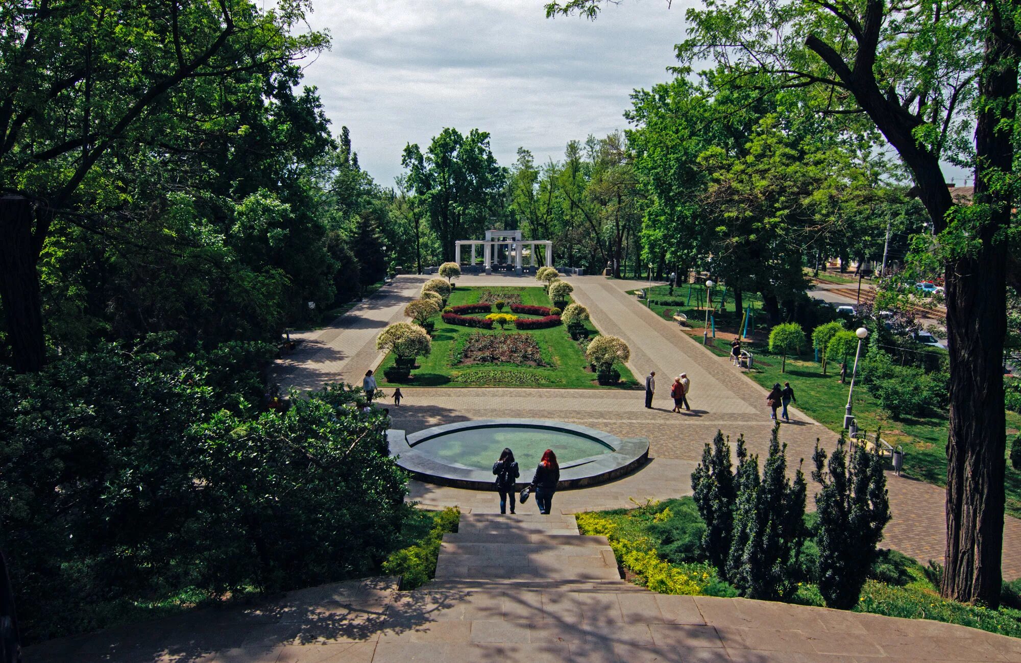 Где сады в краснодаре. Краснодар Горсад парк. Парк Горького Краснодар. Парк городской сад парк Горького красендр. ПКИО им Горького Краснодар.