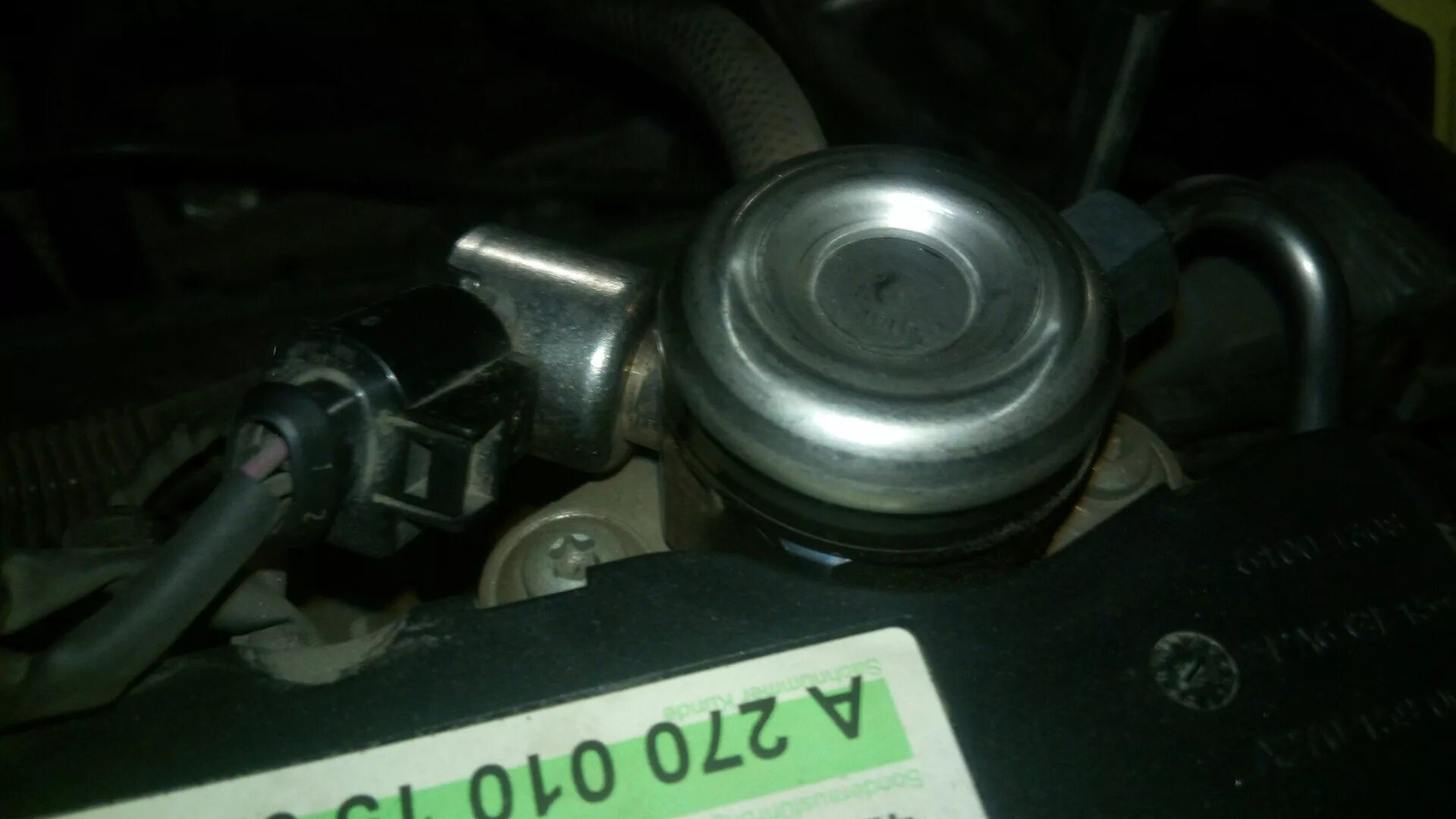 Запах под капотом. W212 запах бензина из под капота. запах бензина из под капота мерседес с205. запах бензина под капотом с 180  компрессор. мерседес 274 мотор запах бензина под капотом.