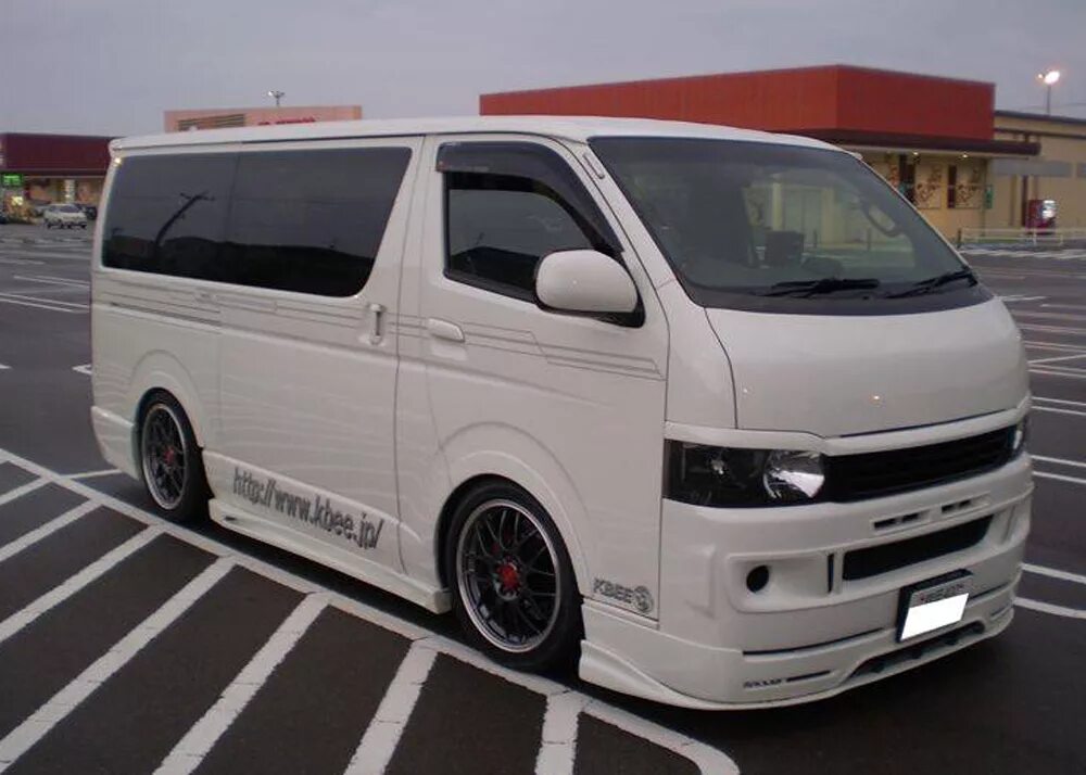 Тюнингованный тойота хайс. Toyota hiace h200 2010. Toyota hiace. Toyota hiace 1992 обвес. Тойота хайс тюнинг.