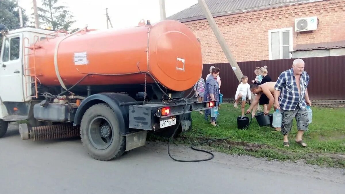 Зерноград без воды. Водонасосная станция varem. Нет воды в Зернограде. Авария на водоводе в Зернограде сегодня. Запустил без воды