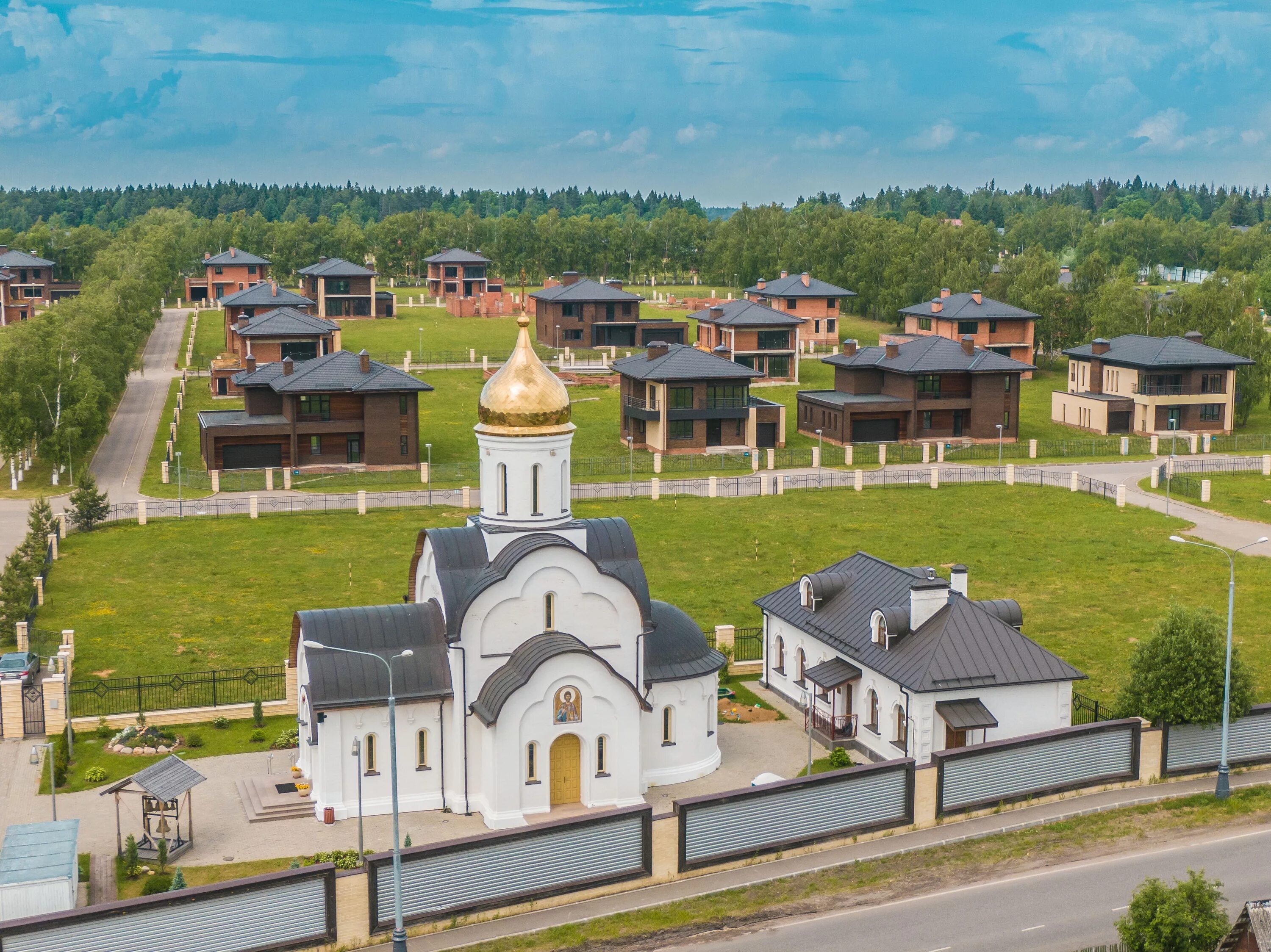 Поселок московский новая. Крёкшино коттеджный поселок. Крекшино элитный поселок. Деревня Крекшино. Крекшино Московская область.