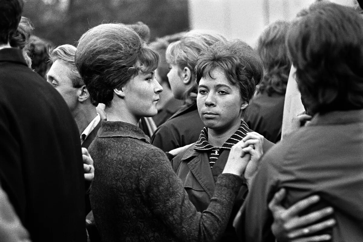 Ссср 1971 год. Магазин телевизоров. Брежнев на предприятии пепси‑кола, 1974. 1965 году в период с. Эпоха брежнева.