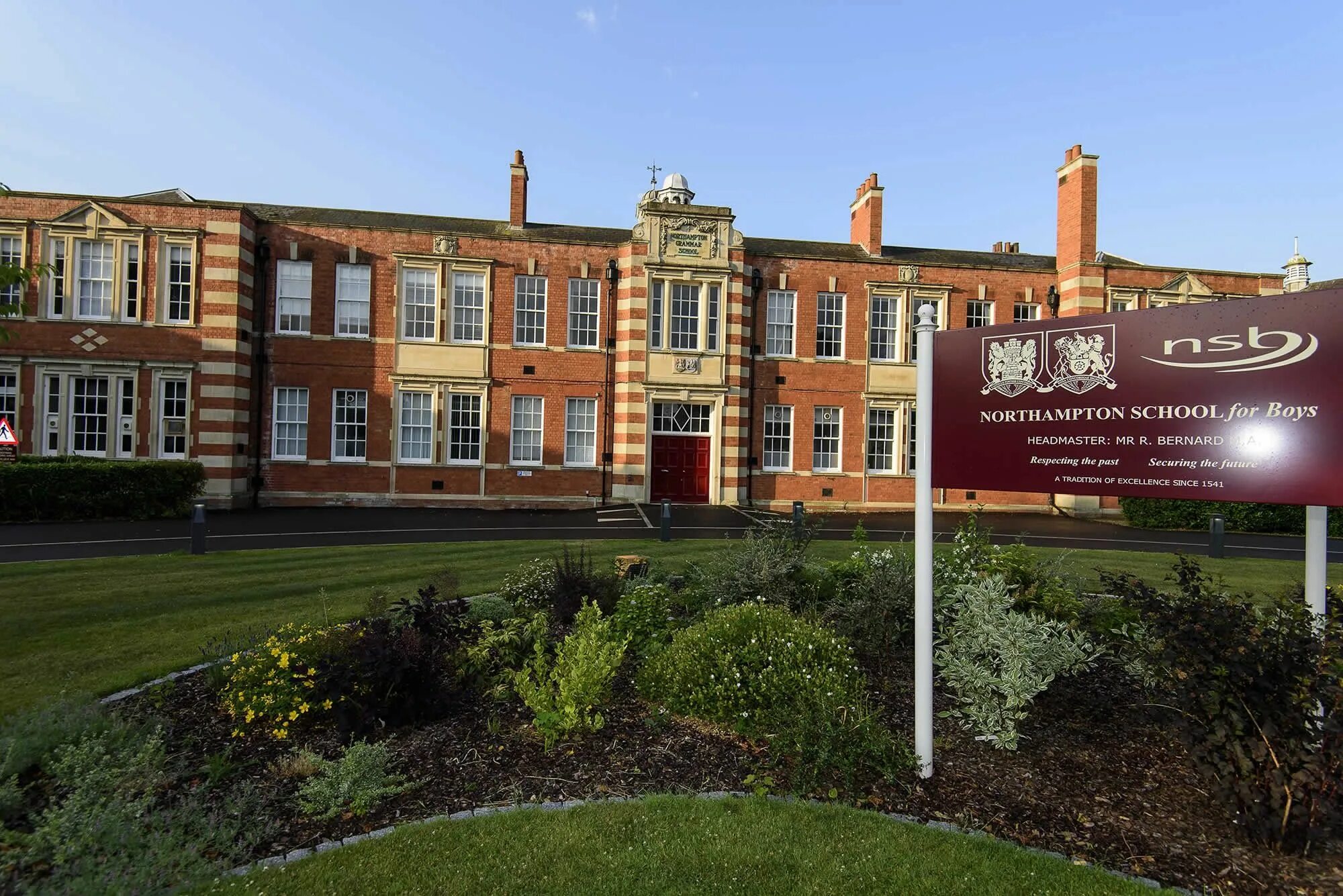 Школа грамматики. Northampton School for boys. Нортхэмптон Хиллз. For School. Нортгемптон студенты.