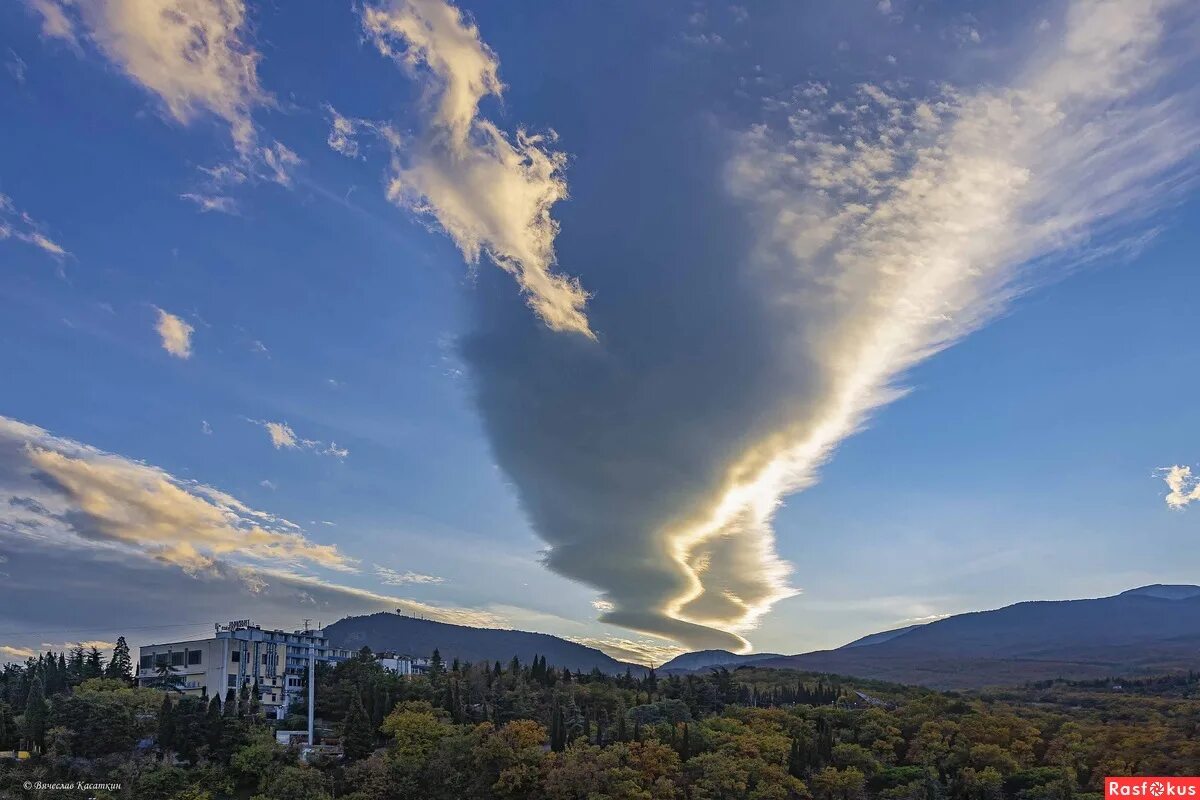 Облака над морем крым. Под небом крыма. Крым в сентябре. Крым тучи. Крым небесный.