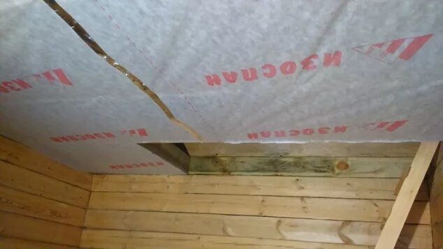 Пароизоляция для потолка. Пароизоляция изоспан на потолок. Изоспан для чернового потолка. Пароизоляция технониколь для мансарды. Пароизоляция axton (b) 70 м2.