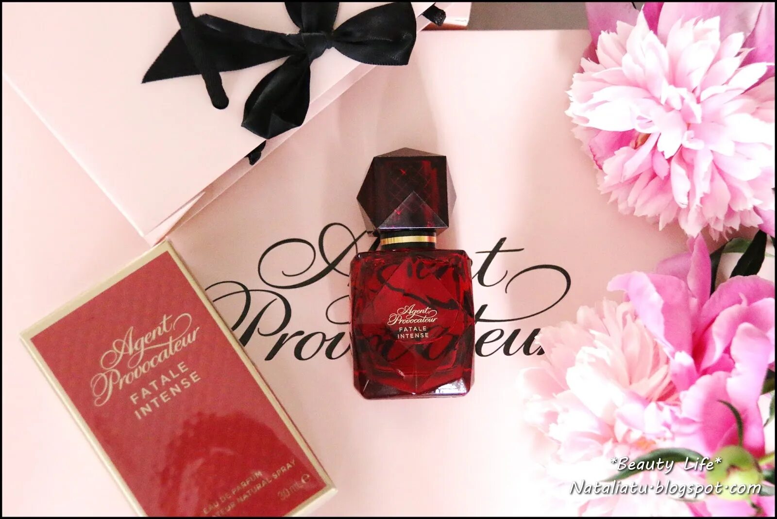 Агент провокатор отзывы. Духи agent Provocateur Fatale красные. Agent Provocateur Fatale intense крем. Аромат агент провокатор Фаталь. Фем Фаталь агент провокатор.