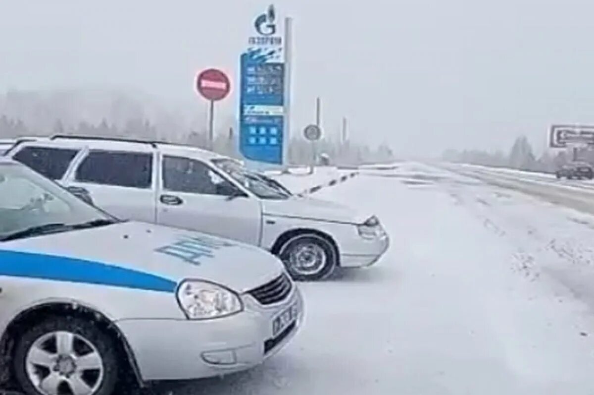 Гаи белорецк. Автомобиль ДПС. ГИБДД Белорецк. ГИБДД машина на дороге. Машина в сугробе.