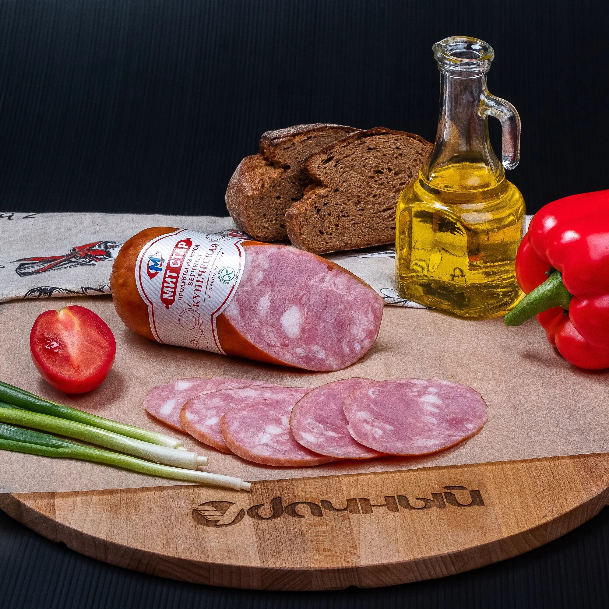 Копченое мясо. Ветчина в натуральной оболочке. Колбаски в натуральной оболочке. Ветчина мясо. Ветчина купеческая гурманыч.