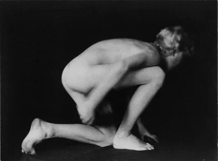 File:Day, Fred Holland (1864-1933) - Nude boy in studio, crouching, profile...