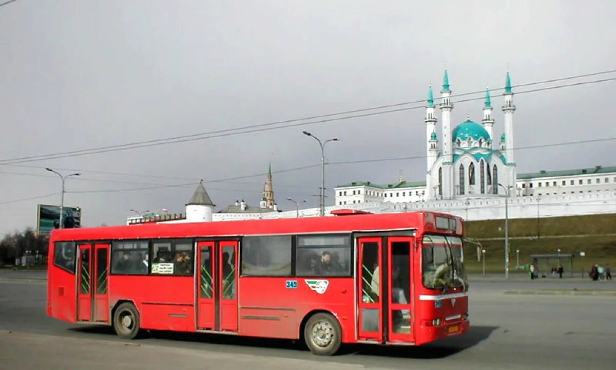 Автобус Казань. Красный автобус. Красный автобус Казань. Городской автобус Казань.