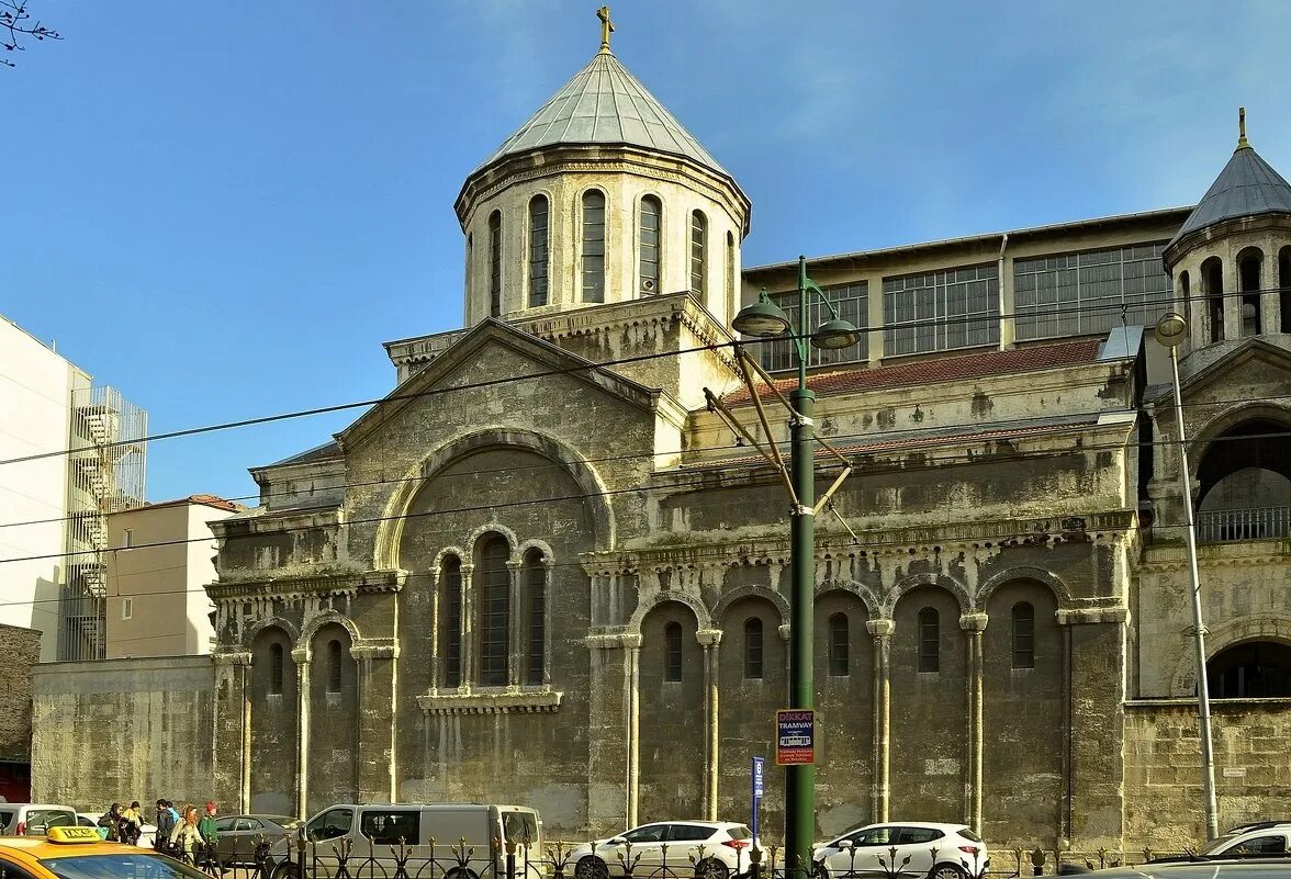Армянская 15. Церковь сурб киракос. церковь святого григория просветителя стамбул. католическая церковь в ереване. армянская католическая церковь в иерусалиме.