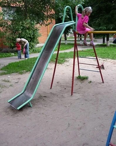 Столб подпирает детскую горку посередине найдите 3.2