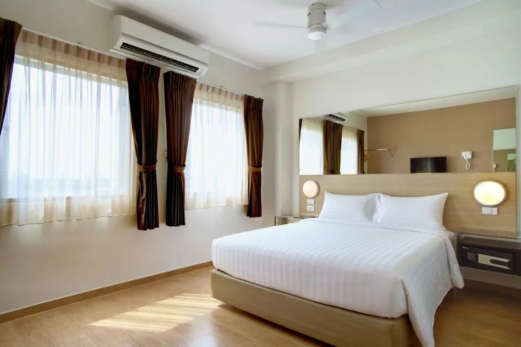 Red planet patong 3*. Red planet phuket ex. Red planet phuket patong отзывы. пляж clarion hotel patong. Red hotel patong одноместный номер.