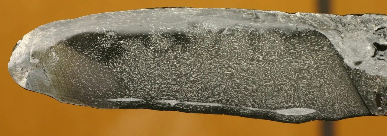 Дамасская сталь артефакт. Булатная сталь под микроскопом. Пластины Булата.