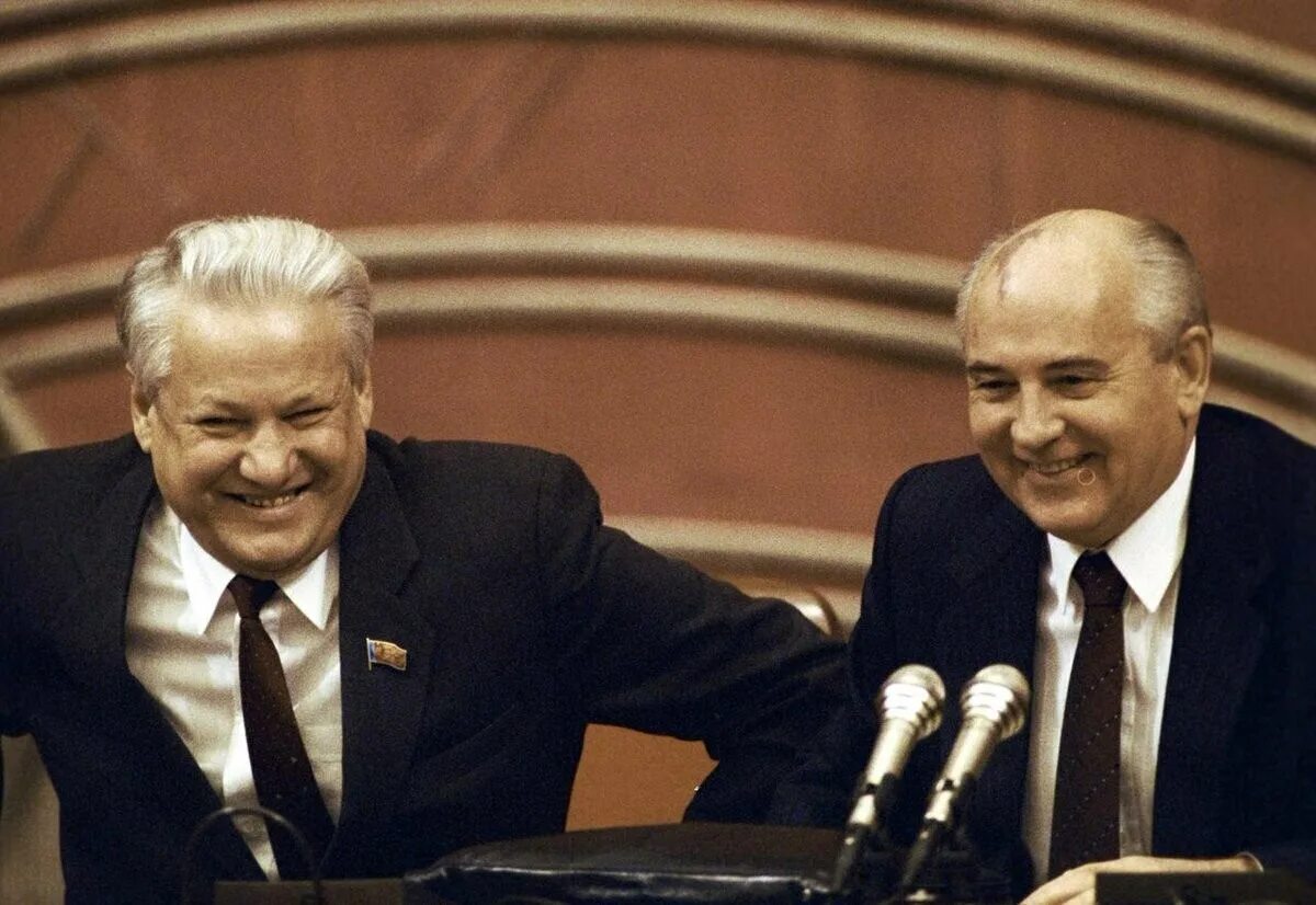 Ельцин распад. Горбачев и Ельцин. Горбачев 1991. Горбачев и Ельцин 1991.