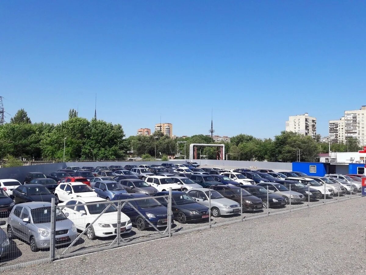 Автосалон здание. Степная 30 волгодонск. Город волгодонск автомобилей. Автосалон ниссан в луганске. Сокол моторс волгодонск.