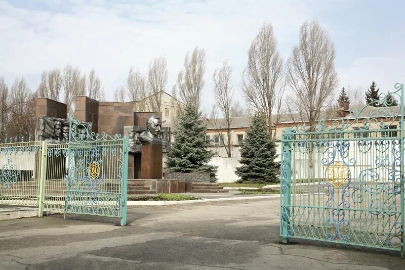 Покотиловка харьков. Подворки харьковская улица садовая 24. Подворки. Подворки харьковская область. Подворки харьковская.