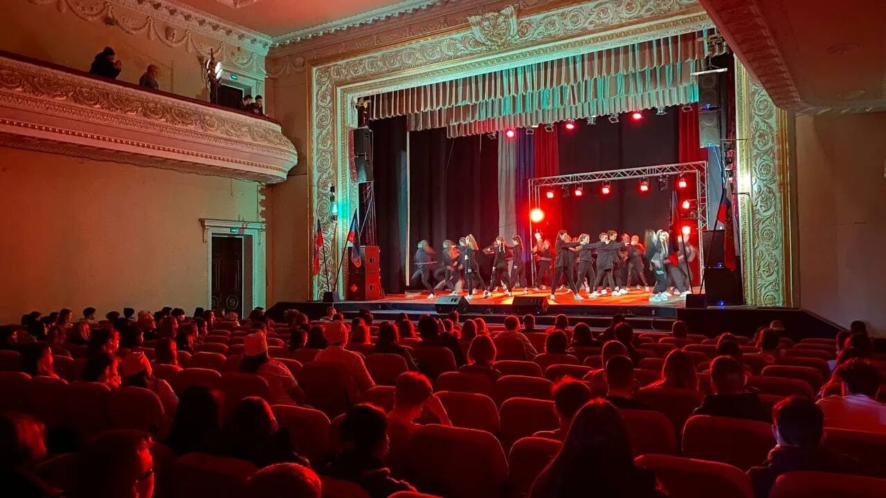 Парк дк гагарина каменск-шахтинский. Дк маяковского прокопьевск афиша. Дк маяковского прокопьевск афиша. Дк гагарина каменск-шахтинский. Парк дк гагарина каменск-шахтинский.