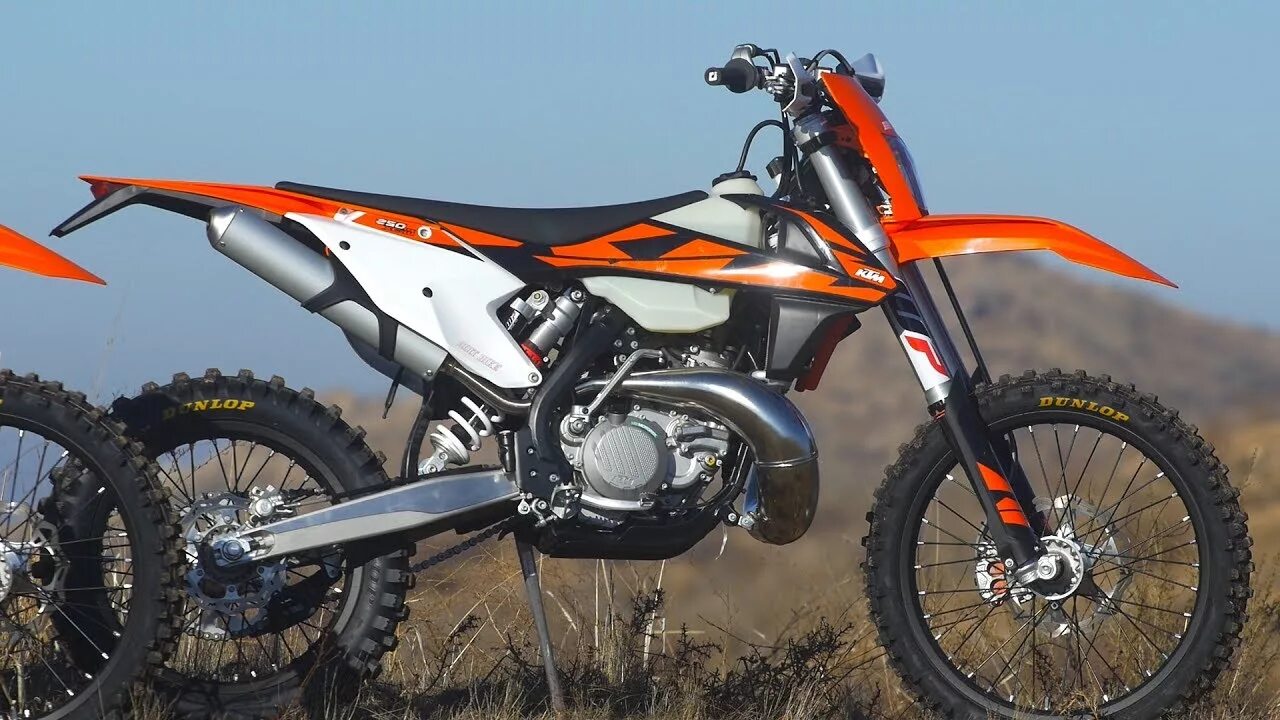 Эндуро 250 зажигание. Yamaha wr250r. Мотоцикл стелс 250 эндуро. Ктм за 2 миллиона. Натяжка цепи на эндуро 250 китай.