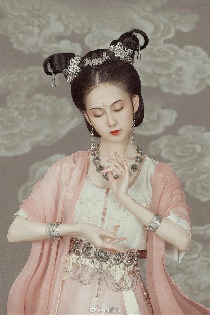 Китайские принцессы. Китайская принцесса. Китаянка принцесса. Китай стиль Винтаж. Поклон чосонской принцессы Китай.