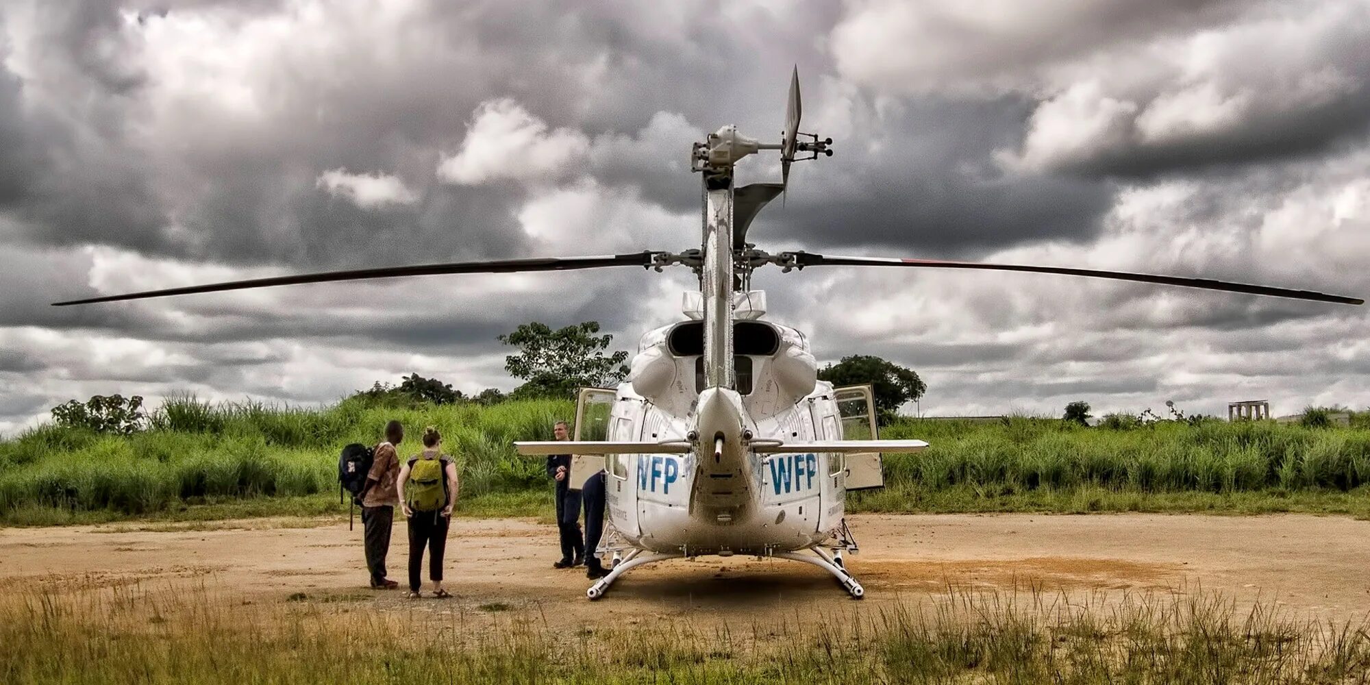 Have you flown in a helicopter. Вертолет глобал броэс. humanitarian helicopter. silk way helicopter services.