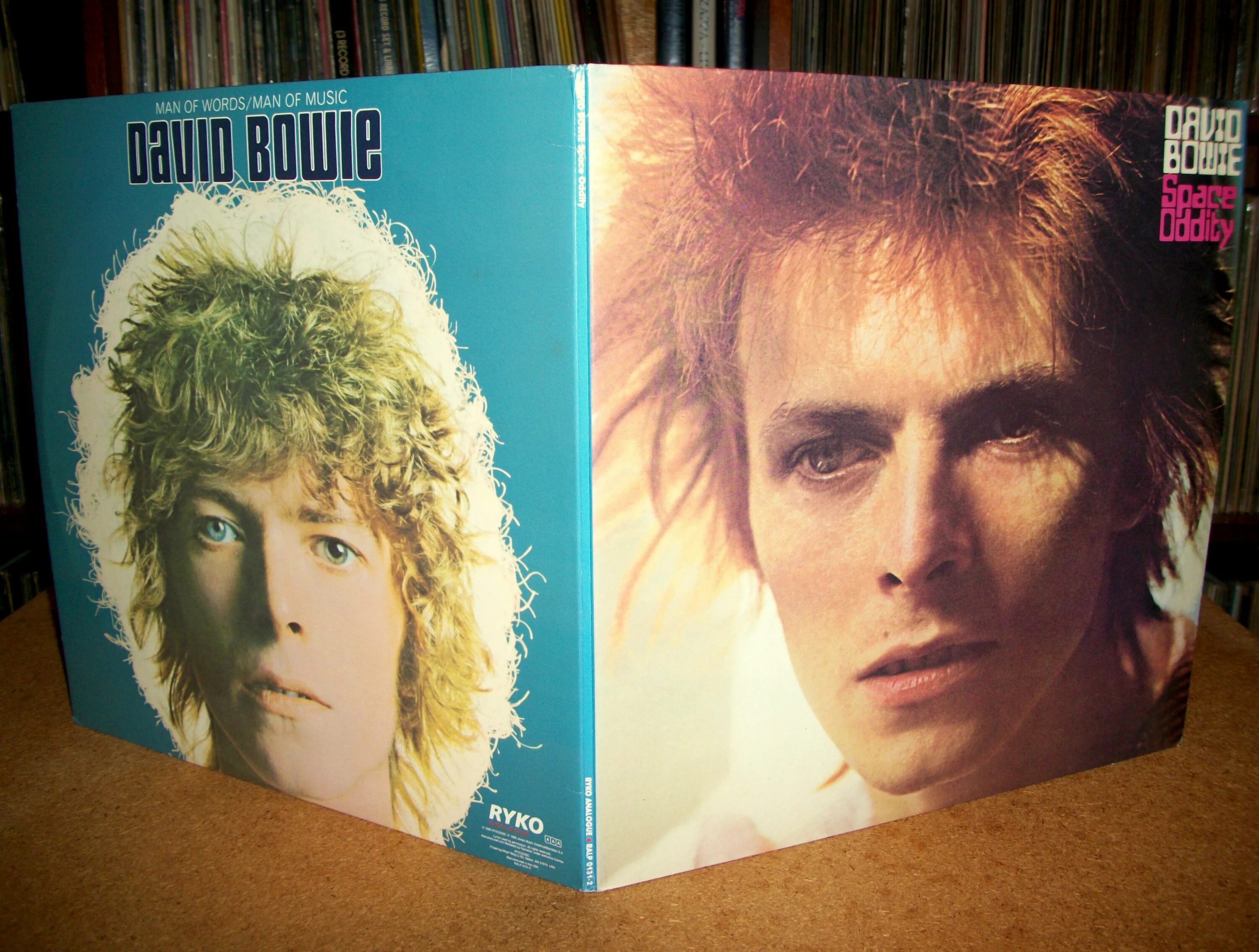 David Bowie Space Oddity 1969. David Bowie 1969 album. Bowie David "Space Oddity". Спейс одити 1969 Боуи обложка диска. David bowie's space oddity