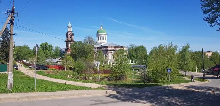 Троицкий храм Яхрома. Г Яхрома Московская область. Яхрома площадь. Яхрома площадь кузнецова