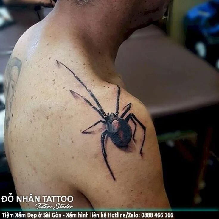 Тату паук у мужчины. Тату паук. Тату паук на плече. Nfne GFNFR YF gktxj. Тату паук на плече мужские.