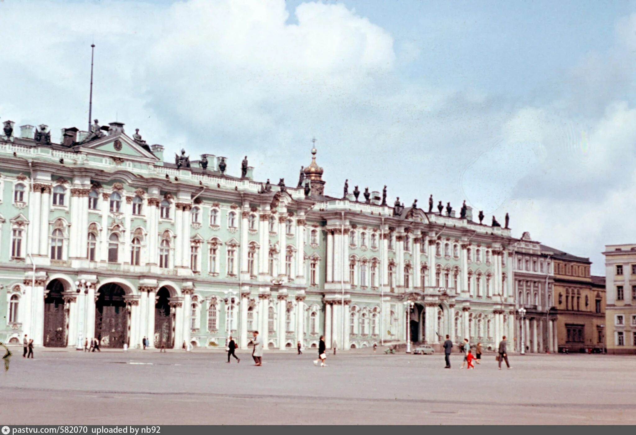 Вид стрельнинского дворца из нижнего парка. Дворец 19. Гаупвахту зимнего дворц. Королевский дворец внутри 19 века. Особняк купца елисеева в санкт-петербурге.
