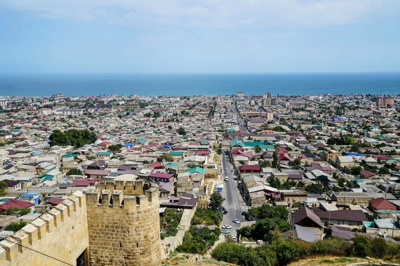 Дагестан дербент. Цитадель нарын-кала. Дербент 2000 лет. Какая республика города дербента. Крепость нарын-кала в дербенте.